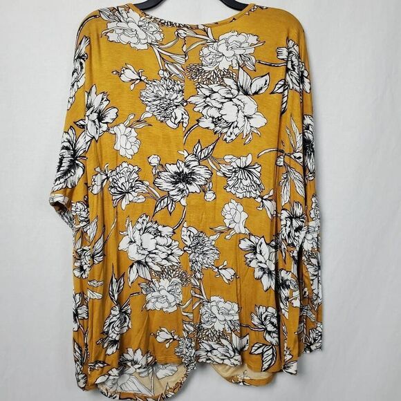 Daytrip 2x Plus Yellow Floral Tunic - Picture 3 of 5